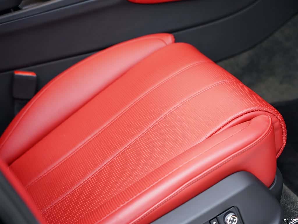 Bentley Bentayga, 2021 47