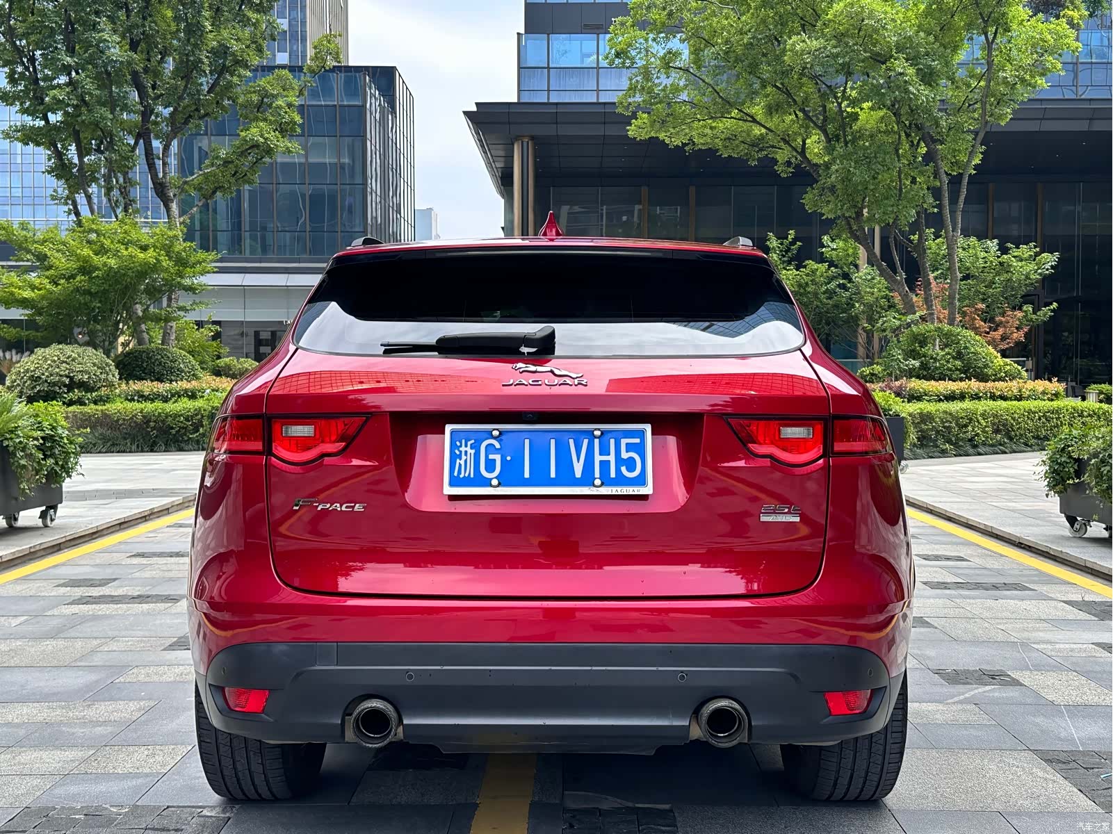 Jaguar F-PACE, 2017 все фото
