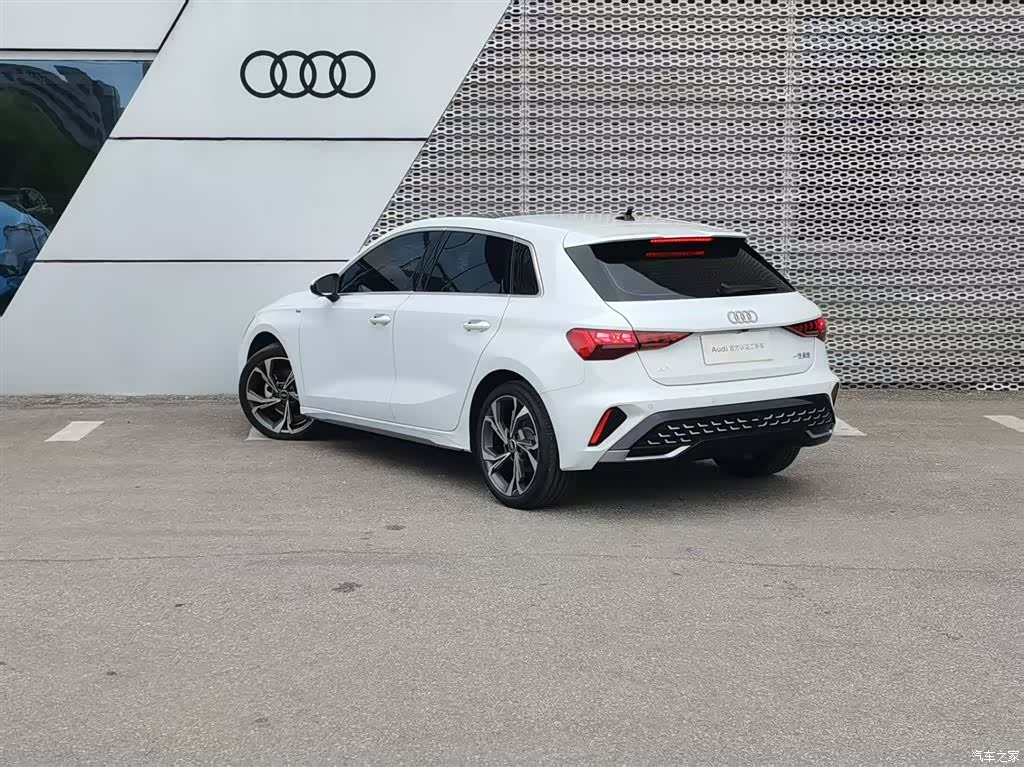 Audi Flying Spur, 2026 4