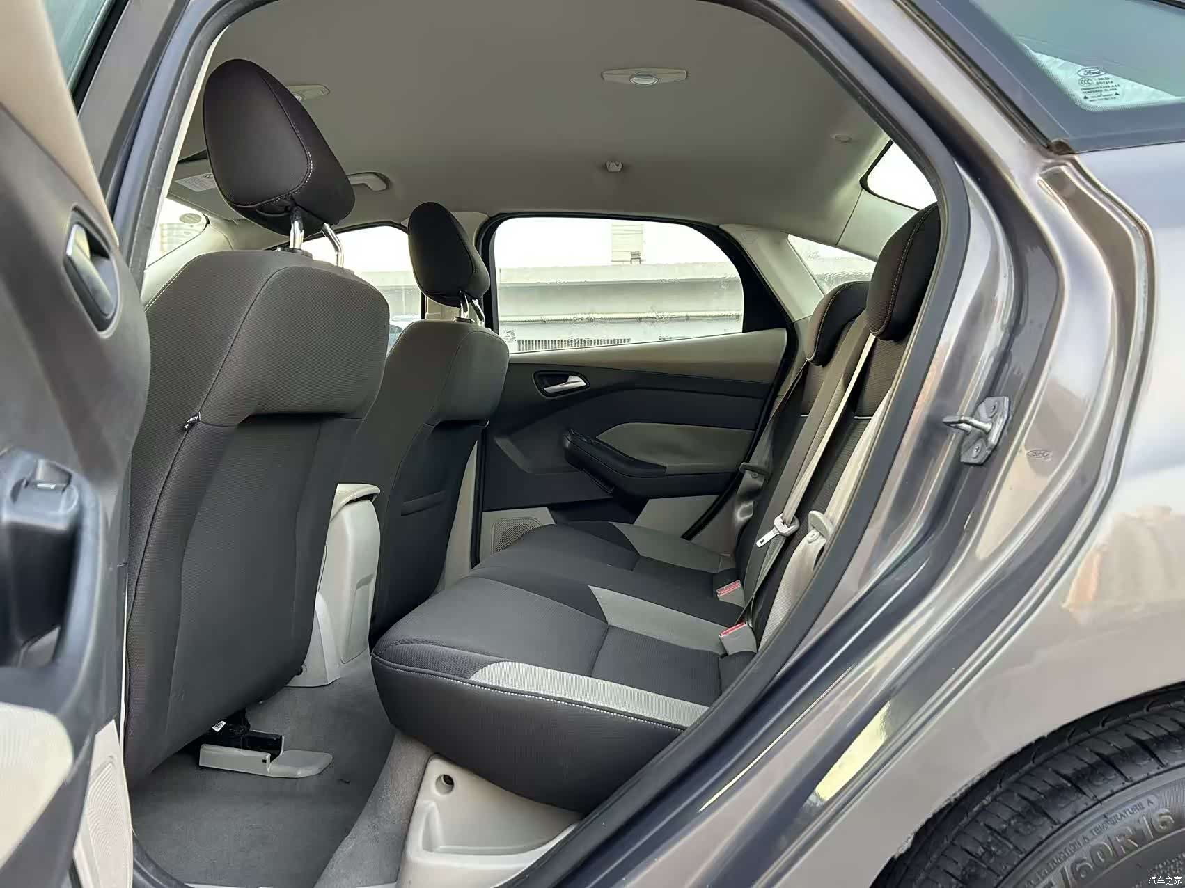 Ford Focus, 2012 6