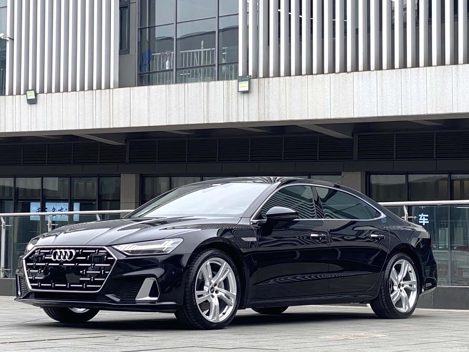 Audi A7L, 2023 1