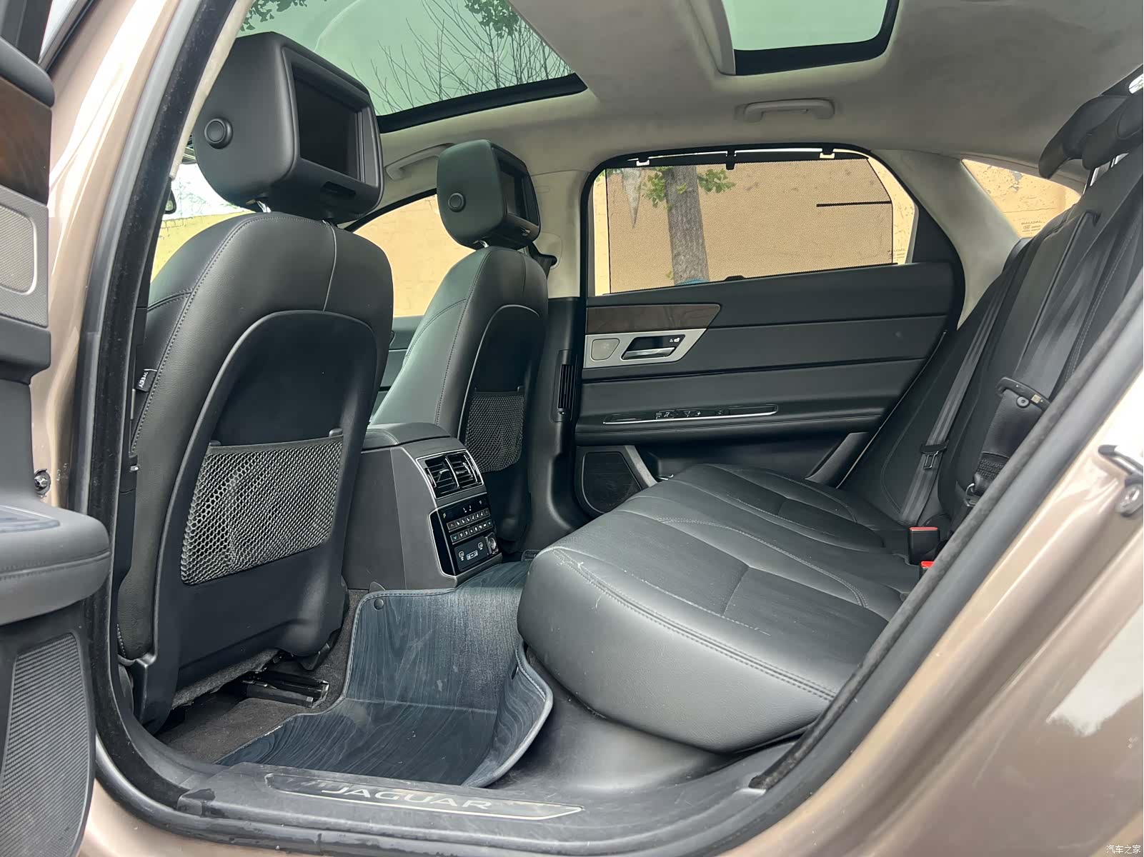 Land Rover XFL, 2018 15