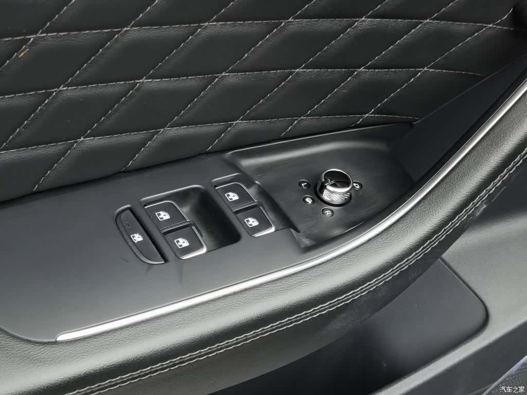 Hongqi HS5, 2020 9