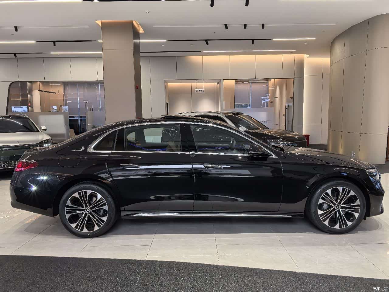 Mercedes-Benz E-Class, 2025 4