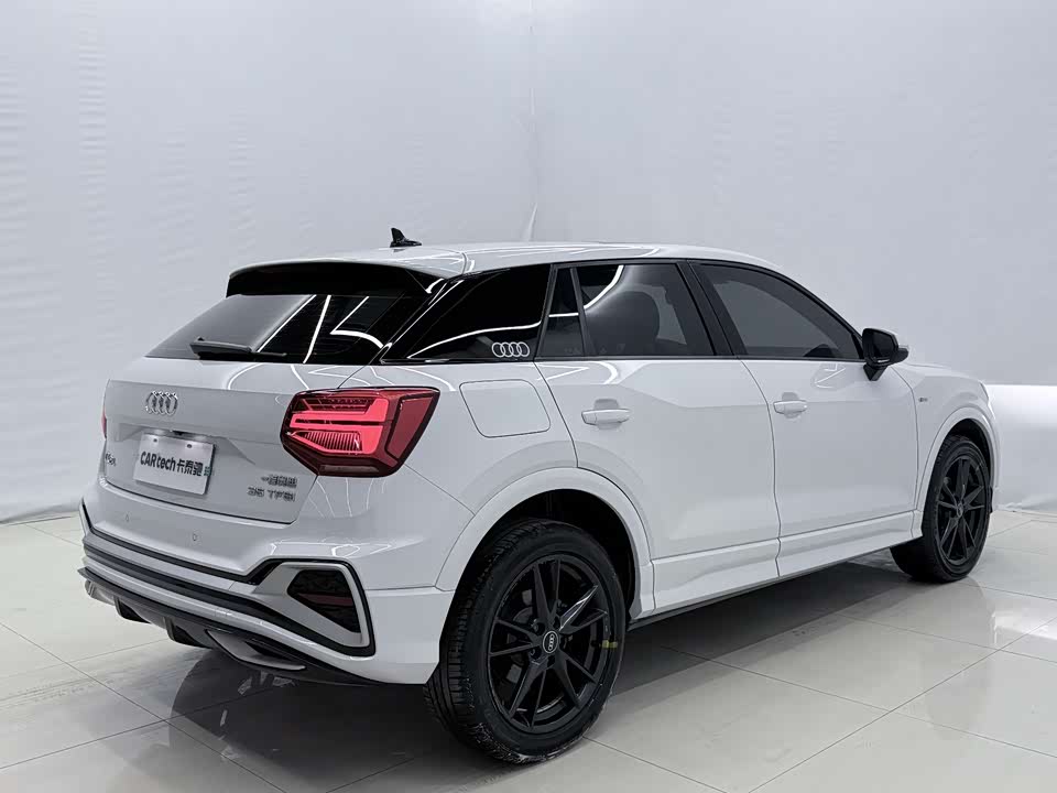 Audi Q2L