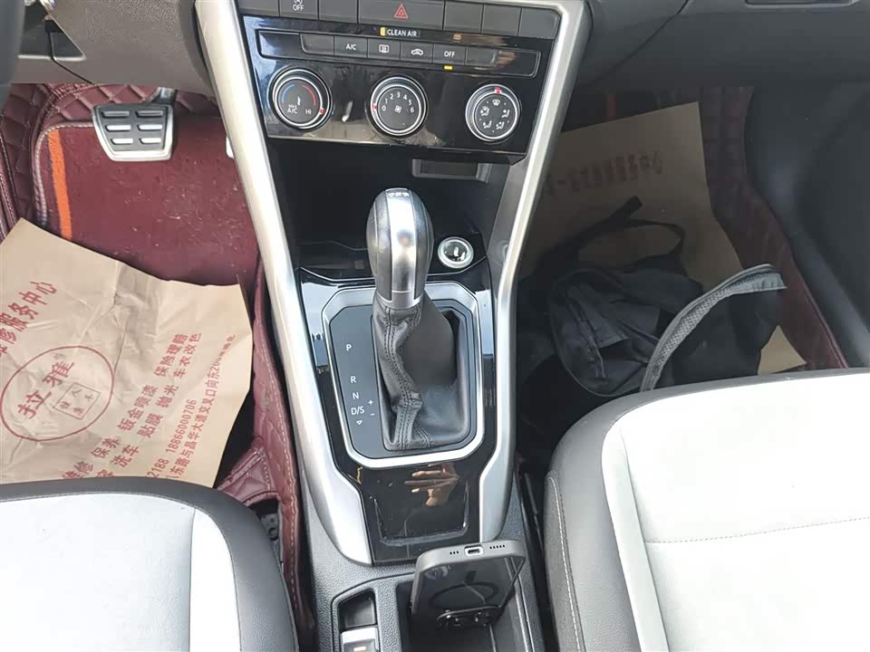 Volkswagen T-ROC exploring Songs