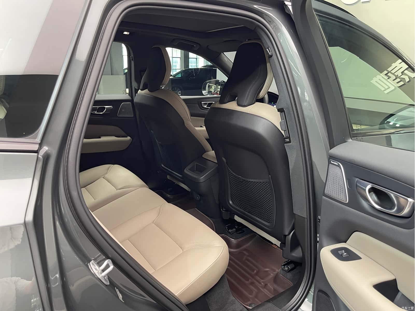Volvo XC60, 2025 12