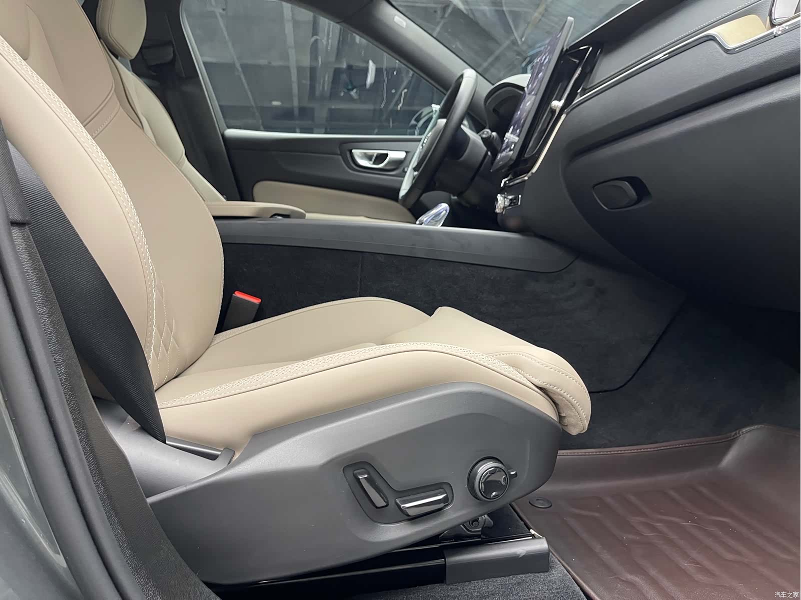 Volvo XC60, 2025 19