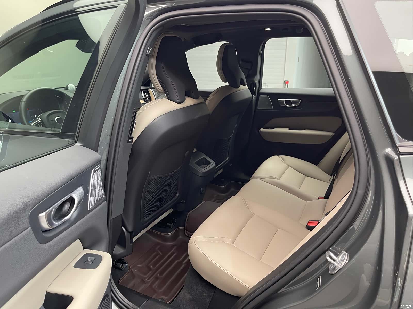 Volvo XC60, 2025 11