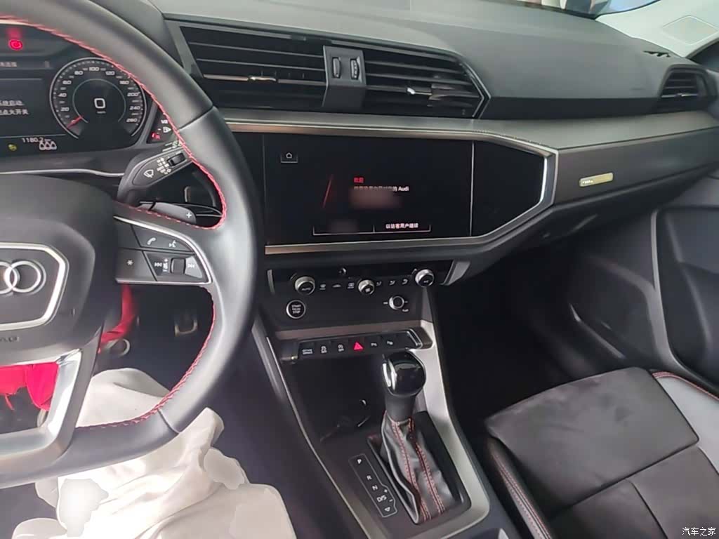 Audi Q3, 2022 10