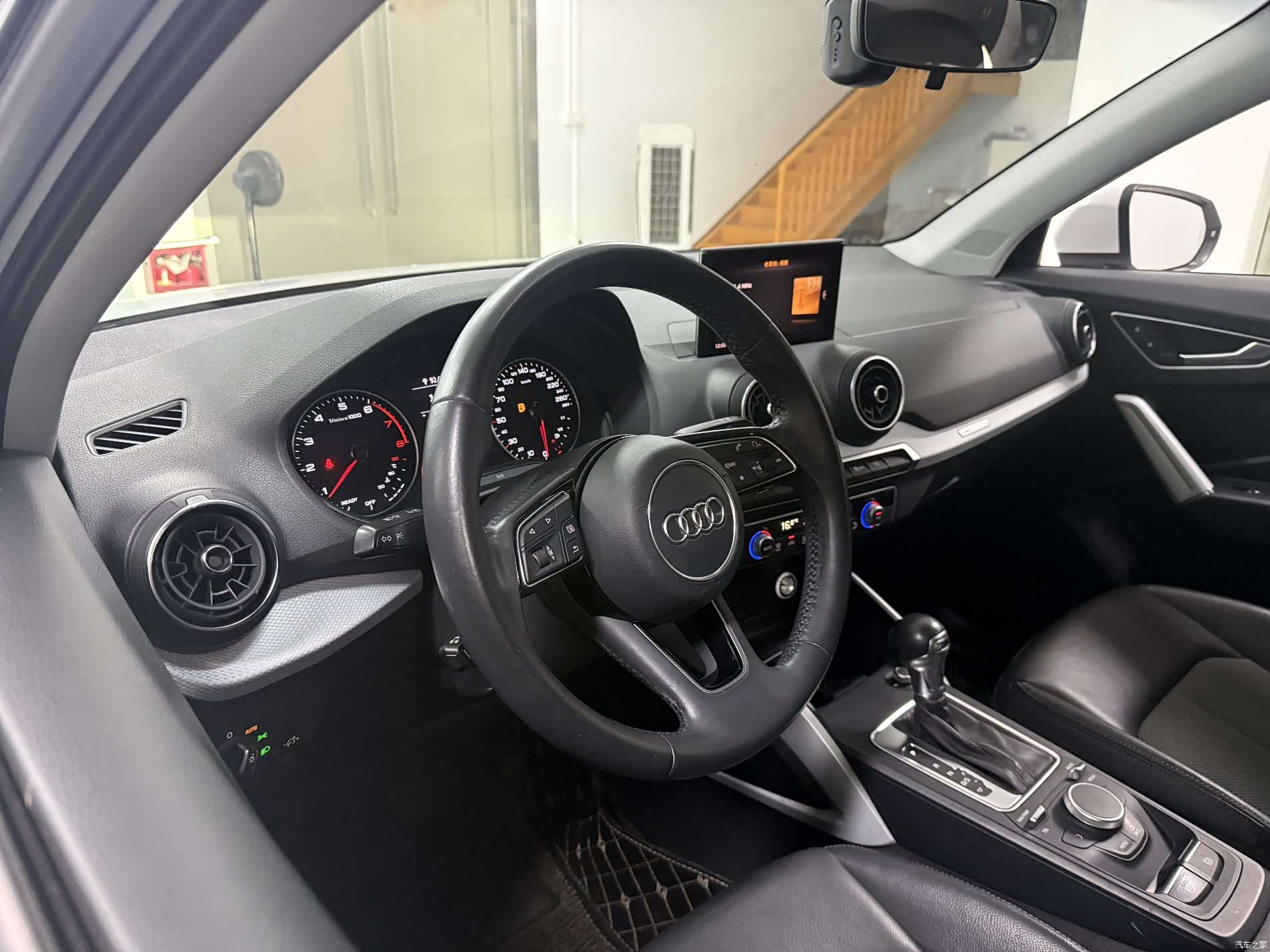 Audi Q2L, 2019 9