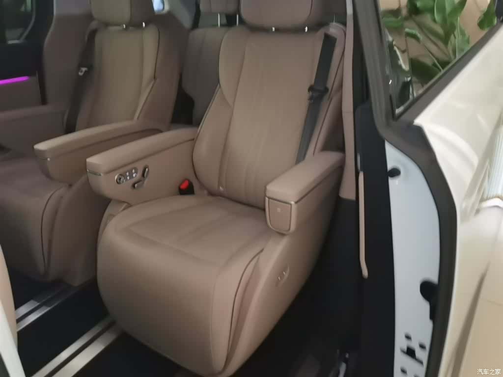 Xpeng X9, 2024 17