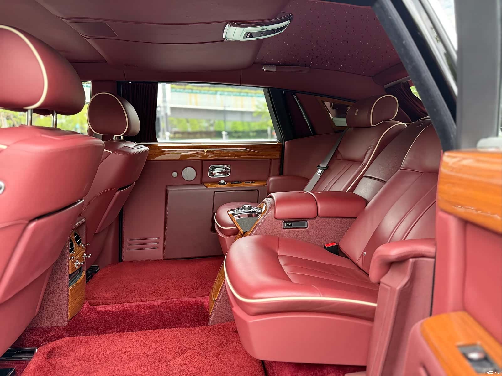 Rolls-Royce Phantom, 2015 4