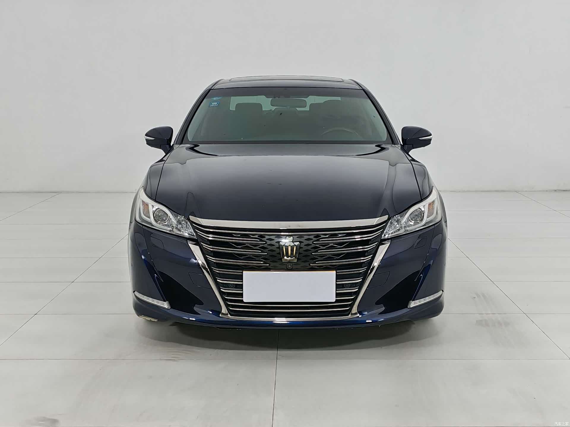 Toyota Crown, 2018 3