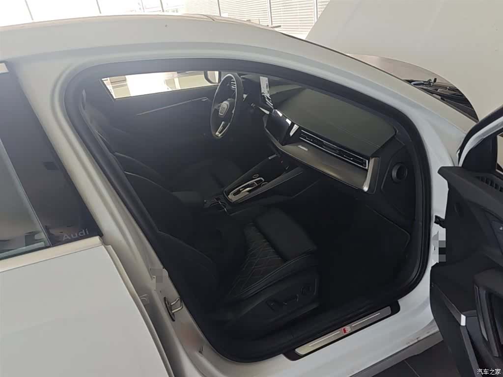 Audi Flying Spur, 2025 11