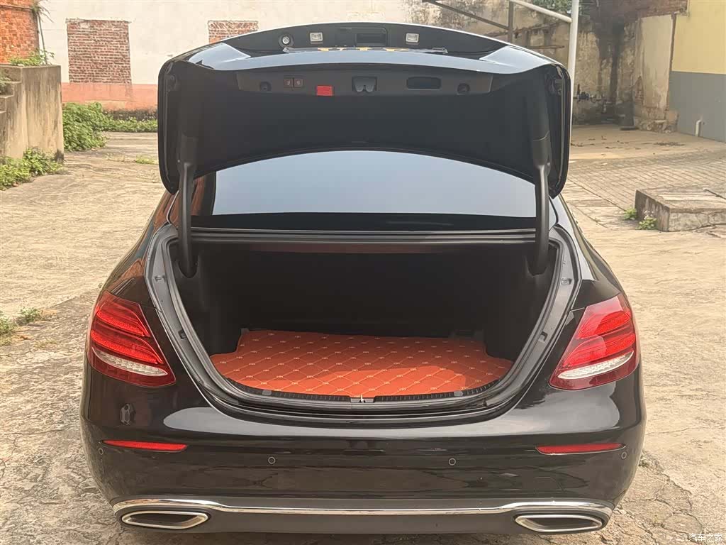Mercedes-Benz E-Class, 2020 3