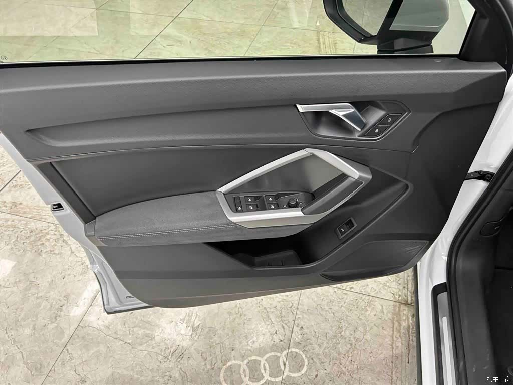 Audi Q3, 2023 10