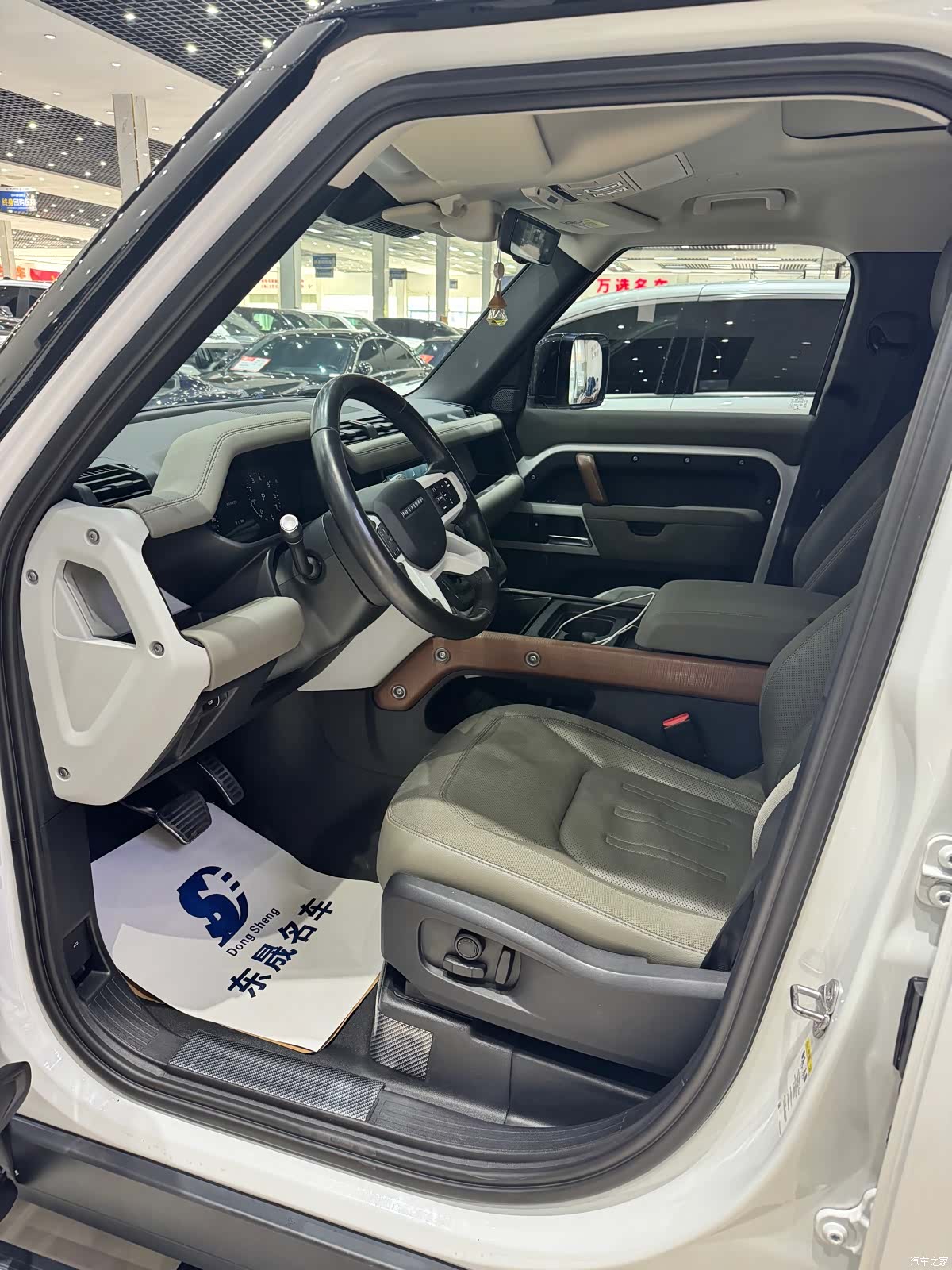 Land Rover Defender, 2021 4
