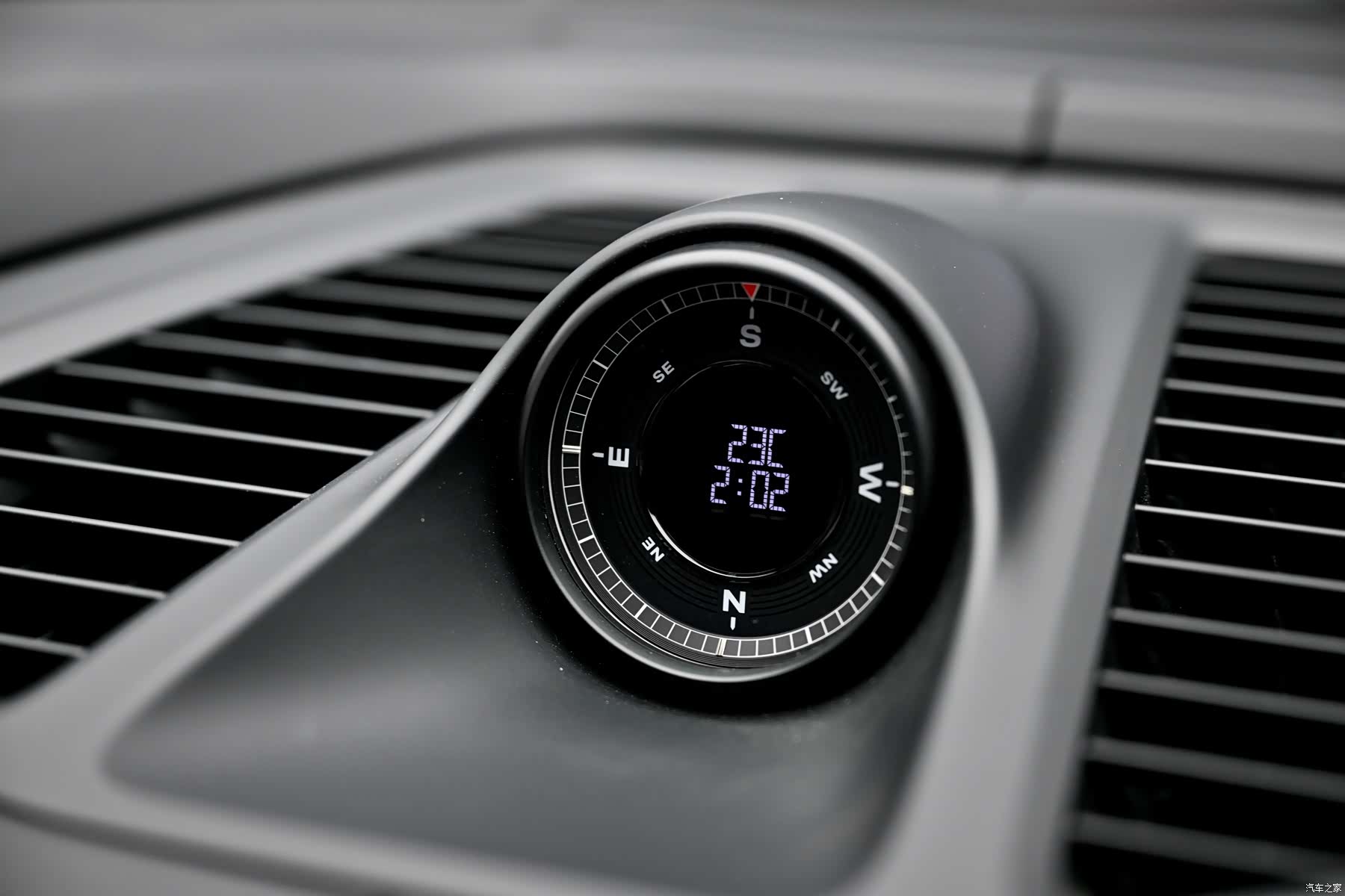 Porsche Macan, 2025 11
