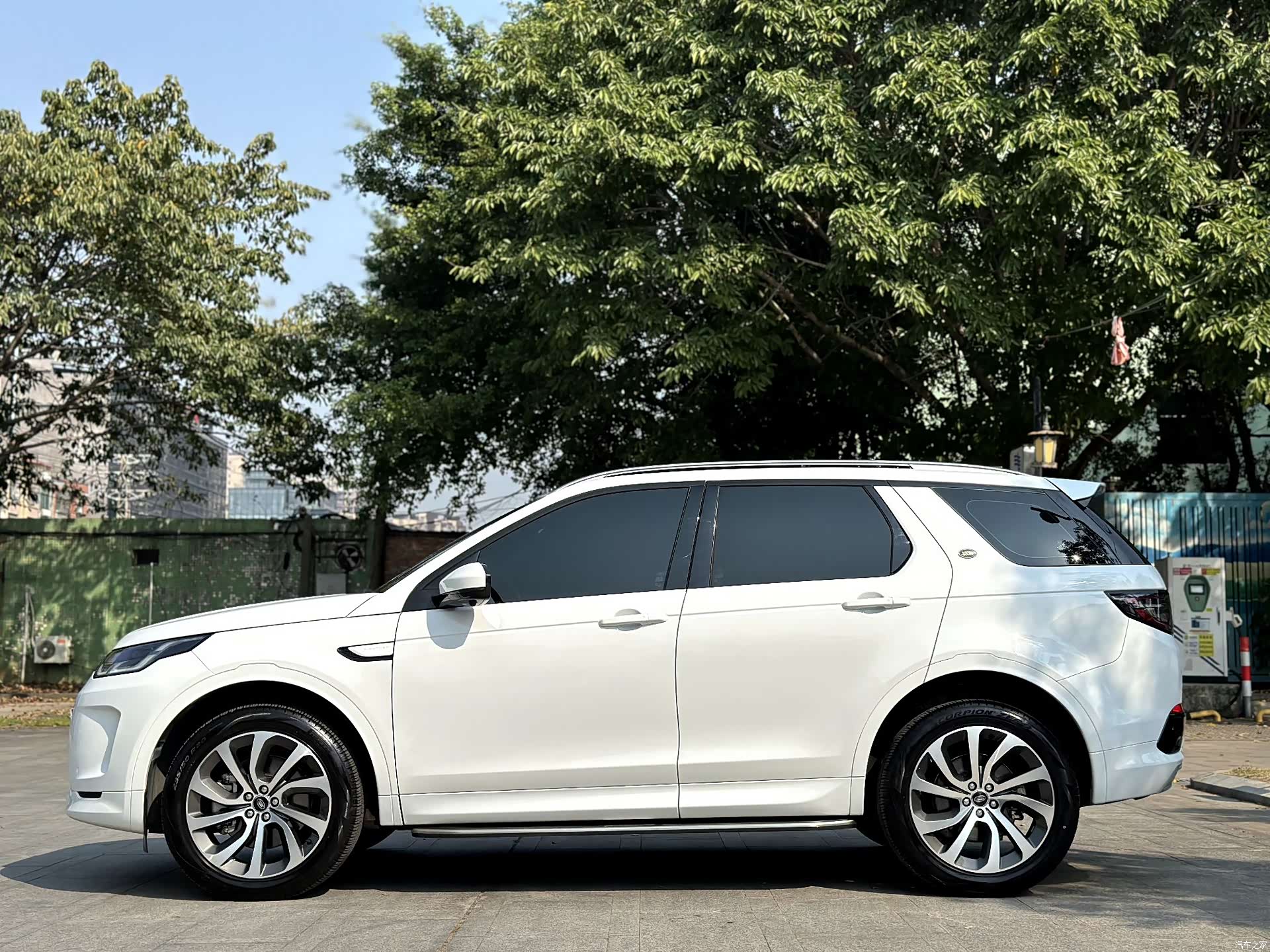 Land Rover Discovery, 2022 все фото