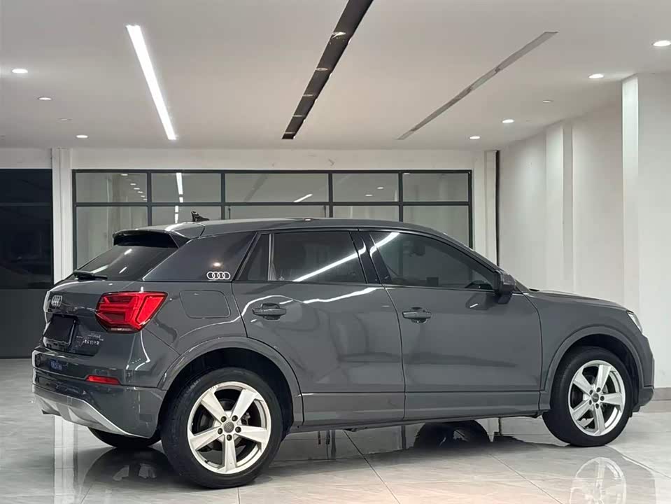 Audi Q2L