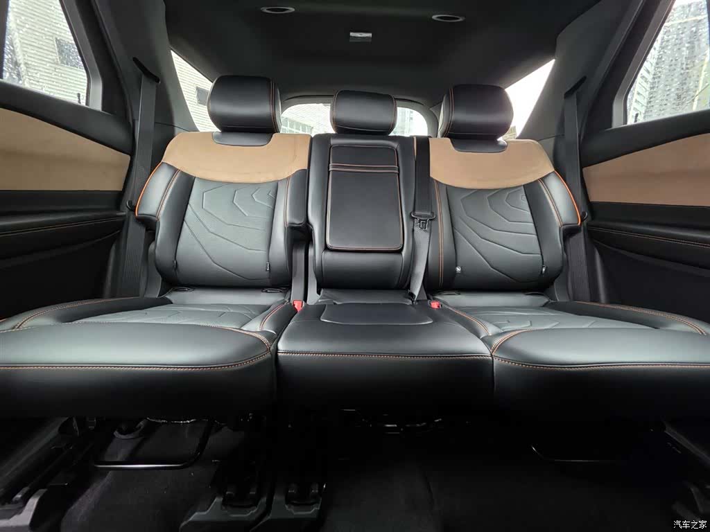 Ford Explorer, 2025 16