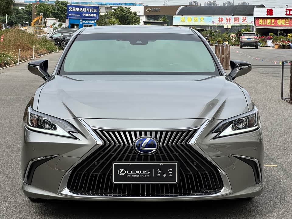 Lexus ES