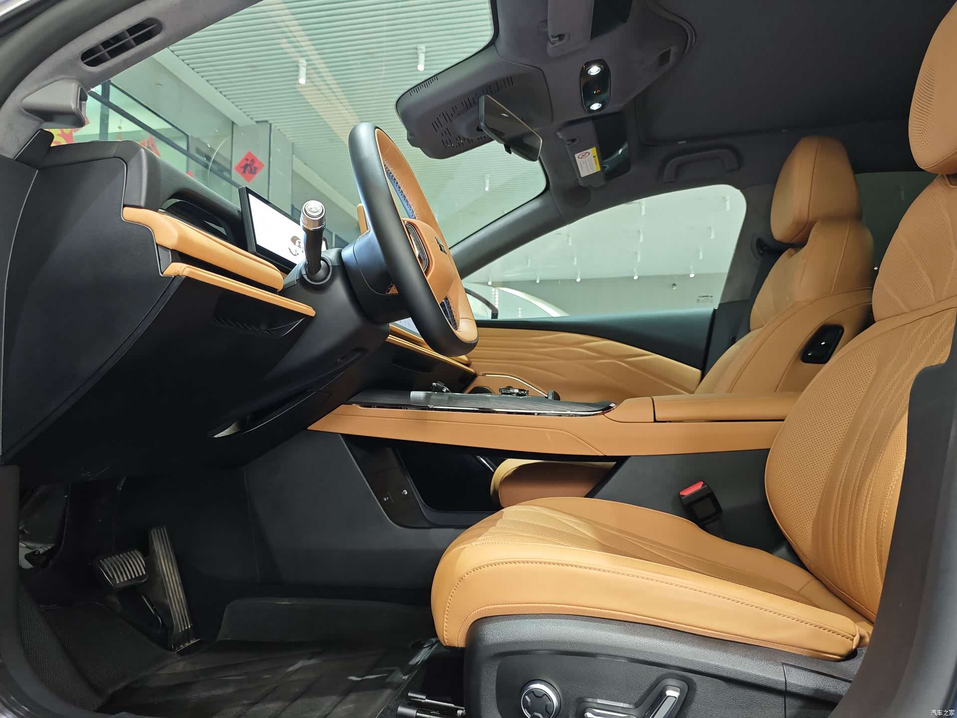Geely 8, 2025 4