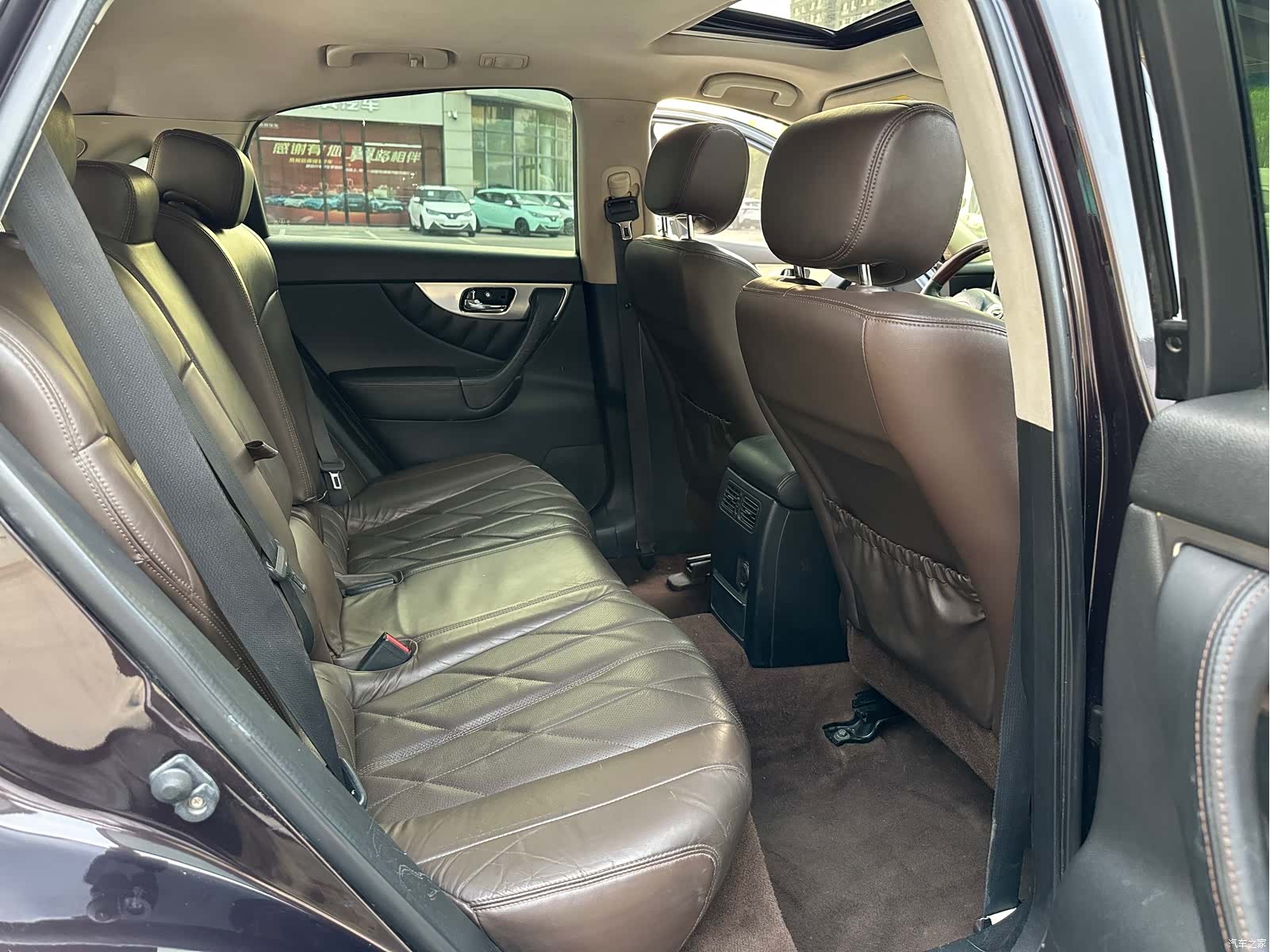 Infiniti FX35, 2011 11