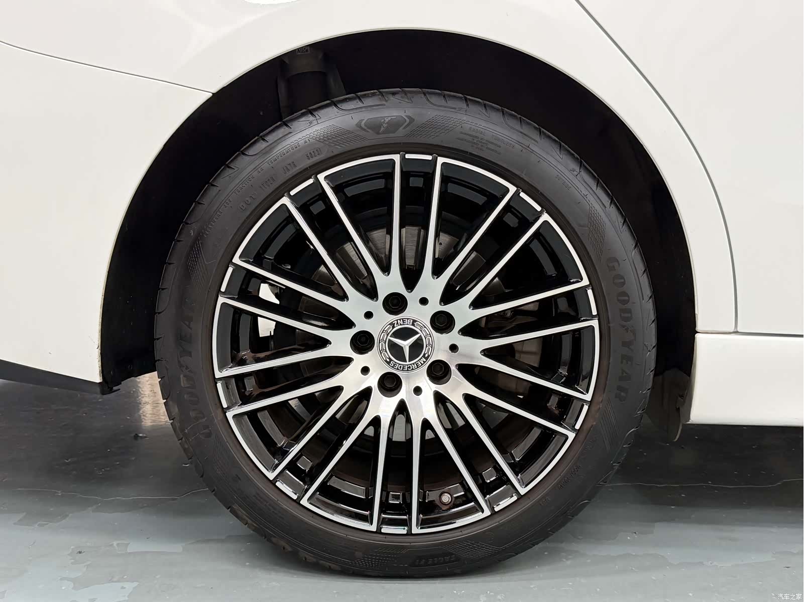 Mercedes-Benz C-Class, 2024 20