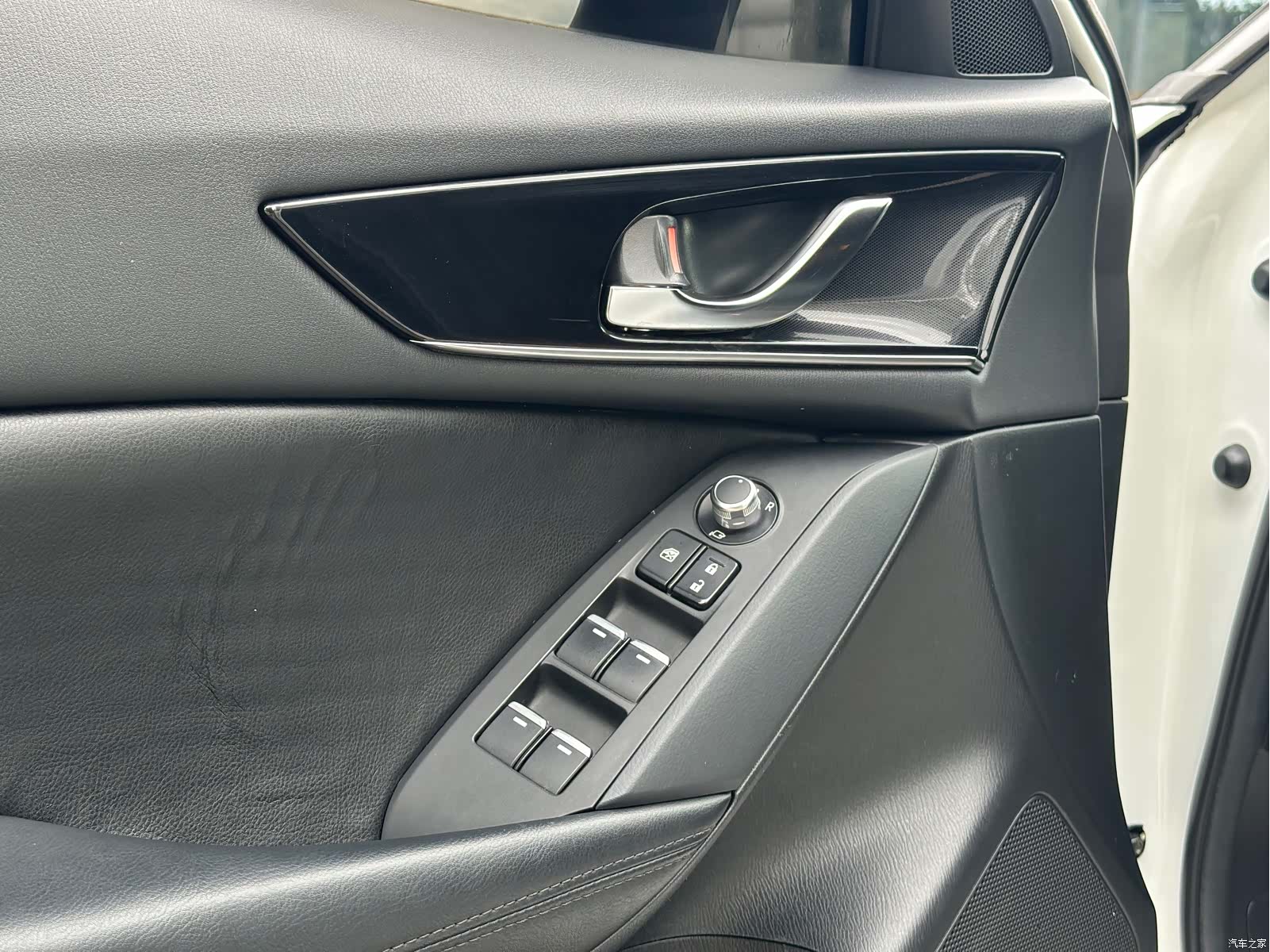 Mazda CX-4, 2021 все фото