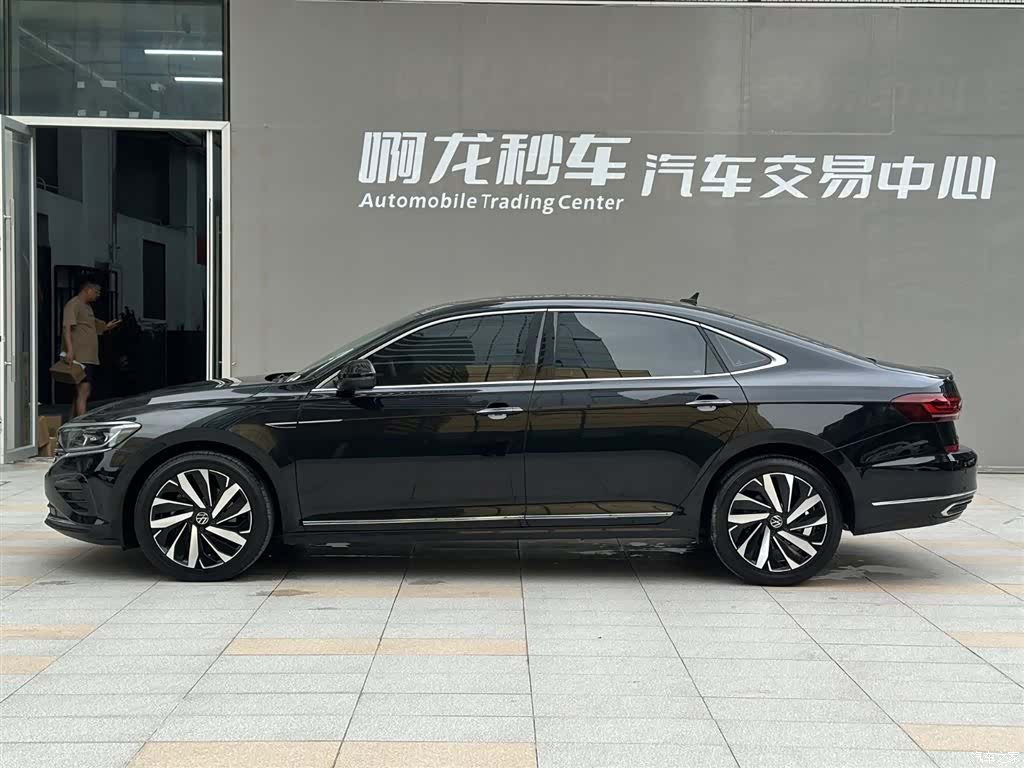 Volkswagen Passat, 2023 16
