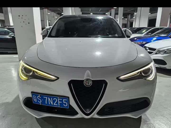 Alfa Romeo Stelvio si tan wei 2017 2.0T 200HP jing ying ban