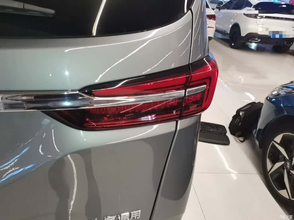 Buick GL8, 2025 8