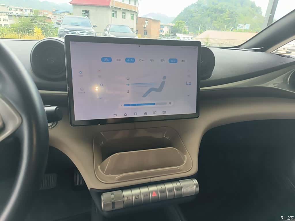 BYD Dolphin, 2023 13
