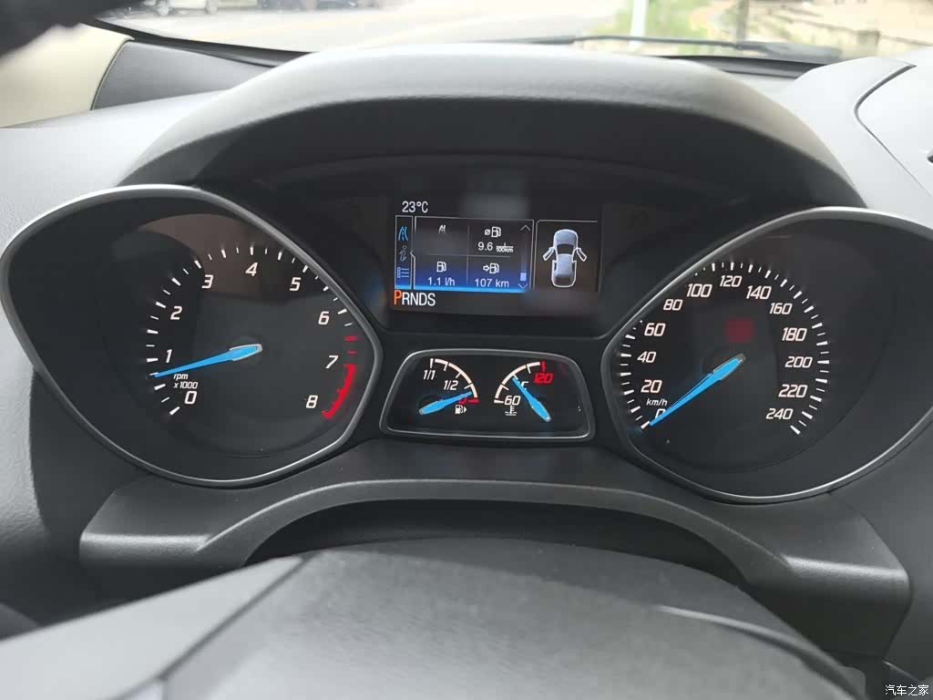 Ford Kuga, 2015 4