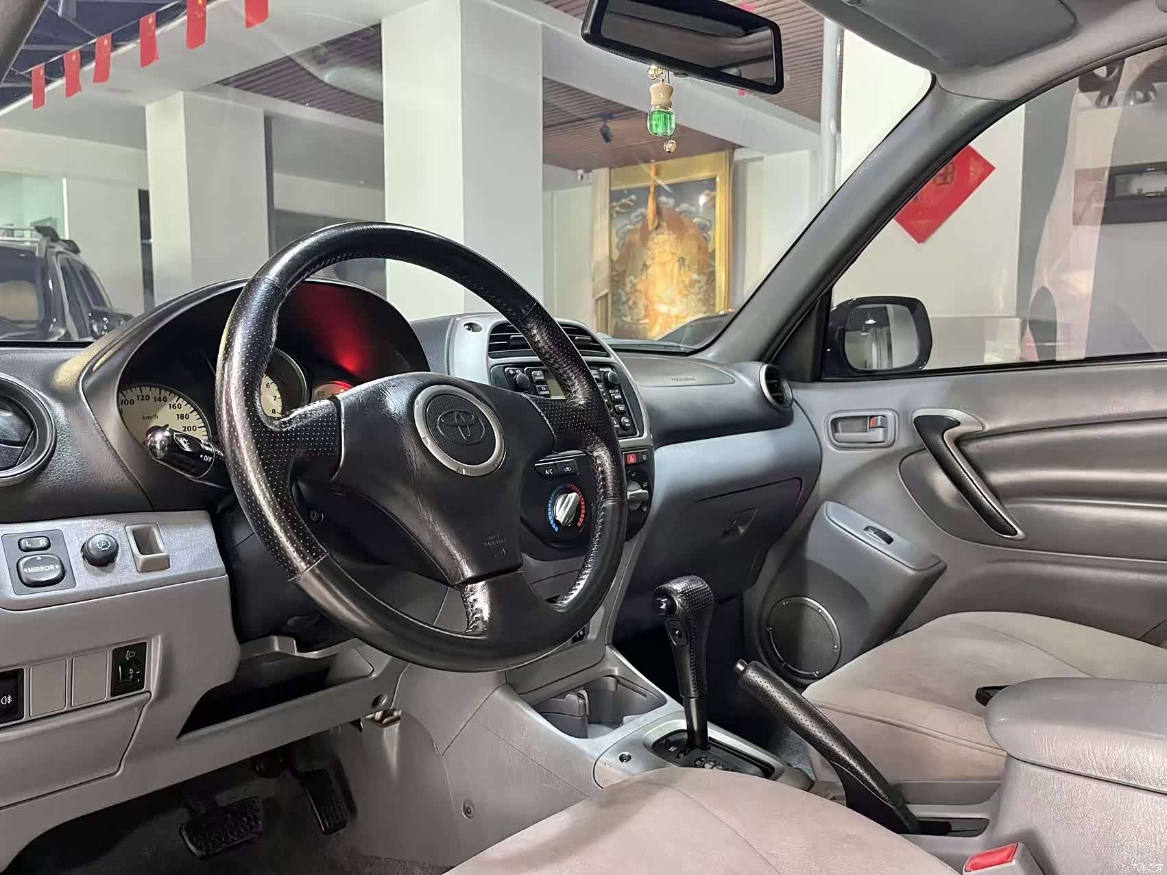 Toyota RAV4, 2003 11