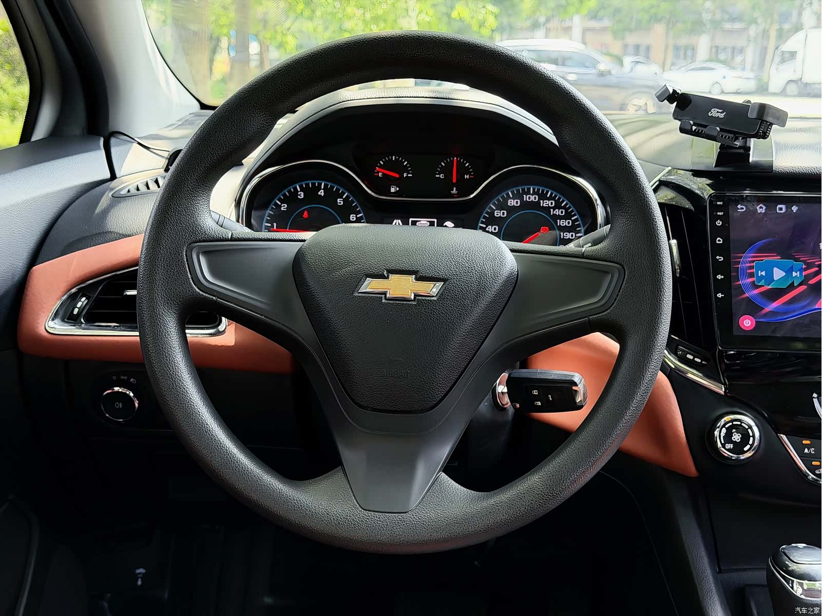 Chevrolet 320, 2018 14