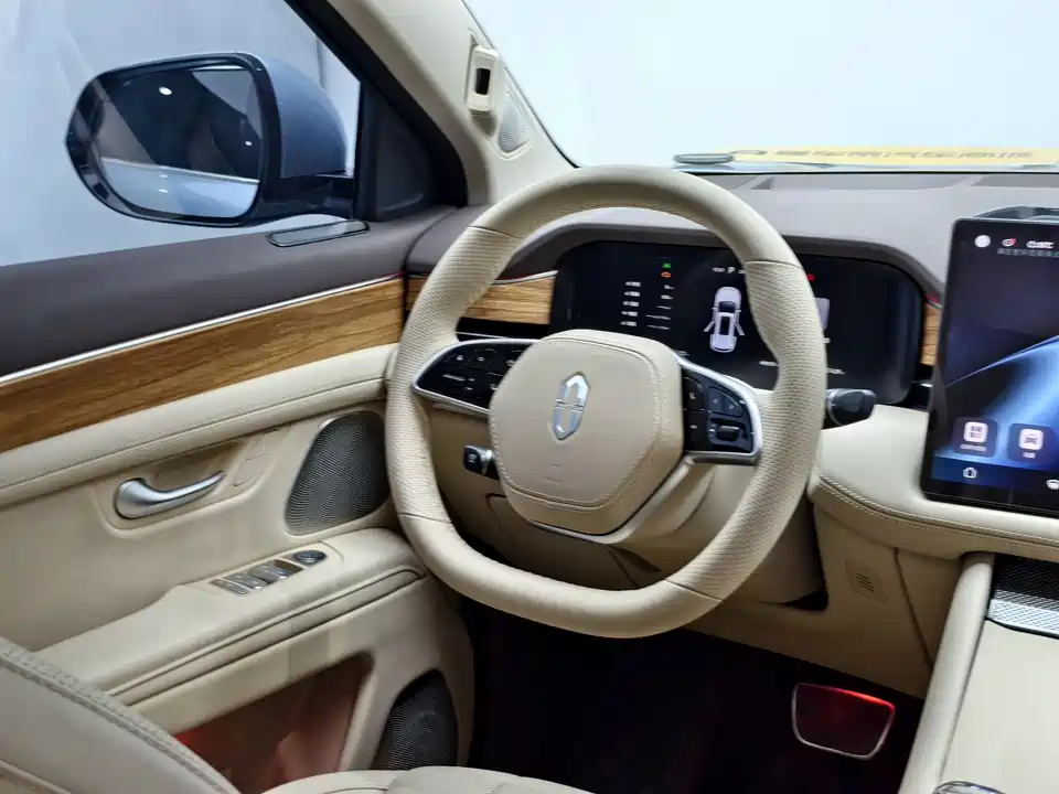 AITO Ask the world M7