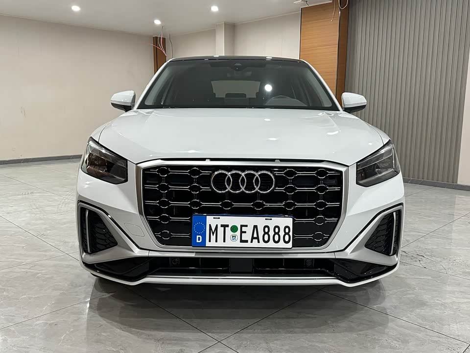 Audi Q2L