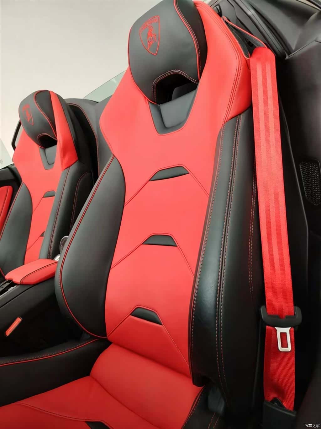 Lamborghini Huracán, 2022 все фото