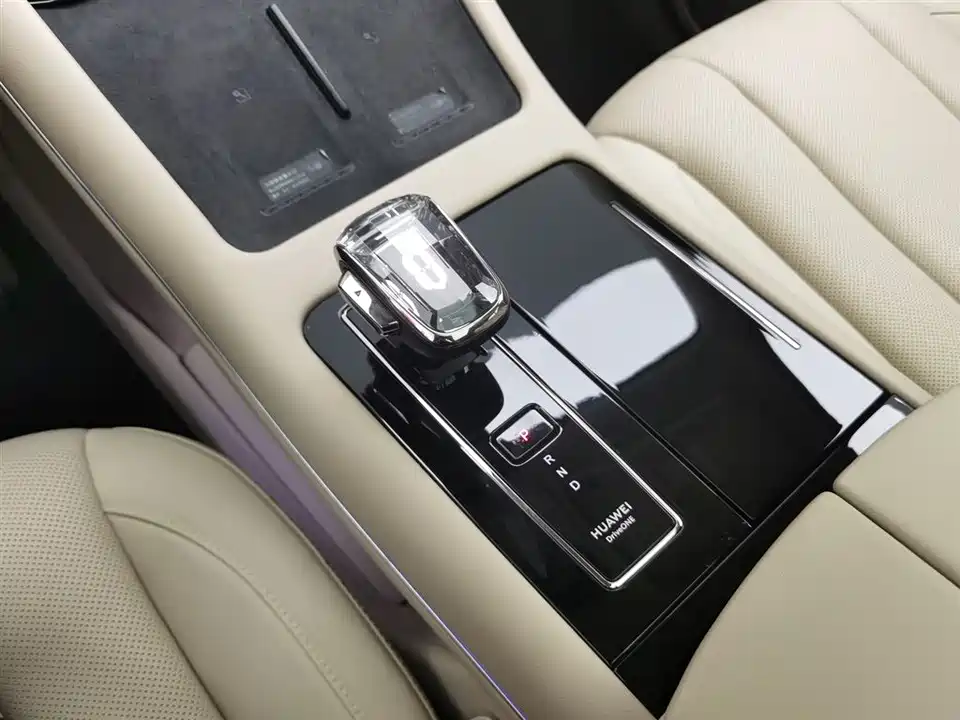 AITO Ask the world M7