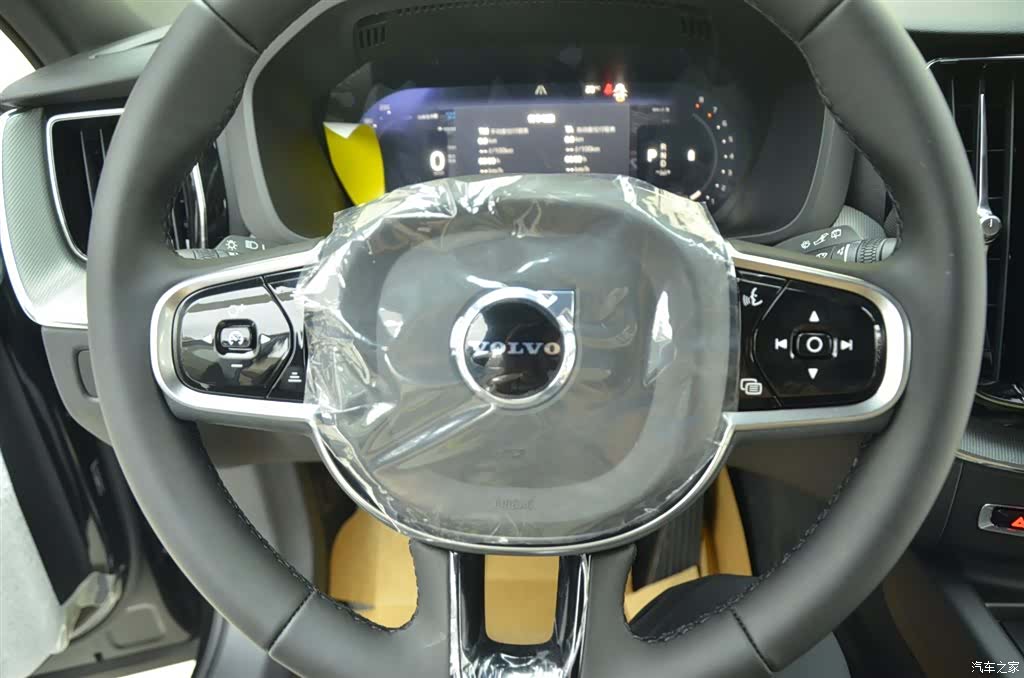 Volvo XC60, 2025 8