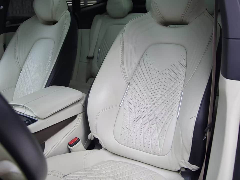 Aston Martin DBX Aston Martin DBX