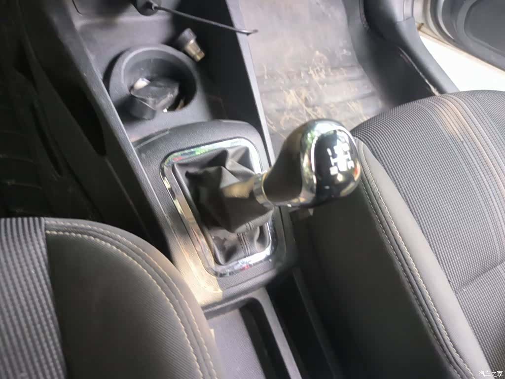 DongFeng AX3, 2016 15