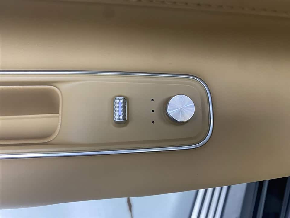 AITO Ask the world M9