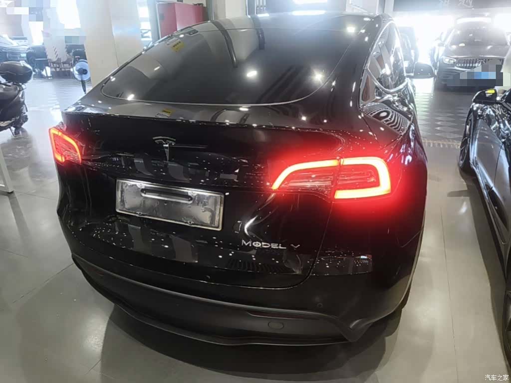 Tesla Model Y, 2023 6