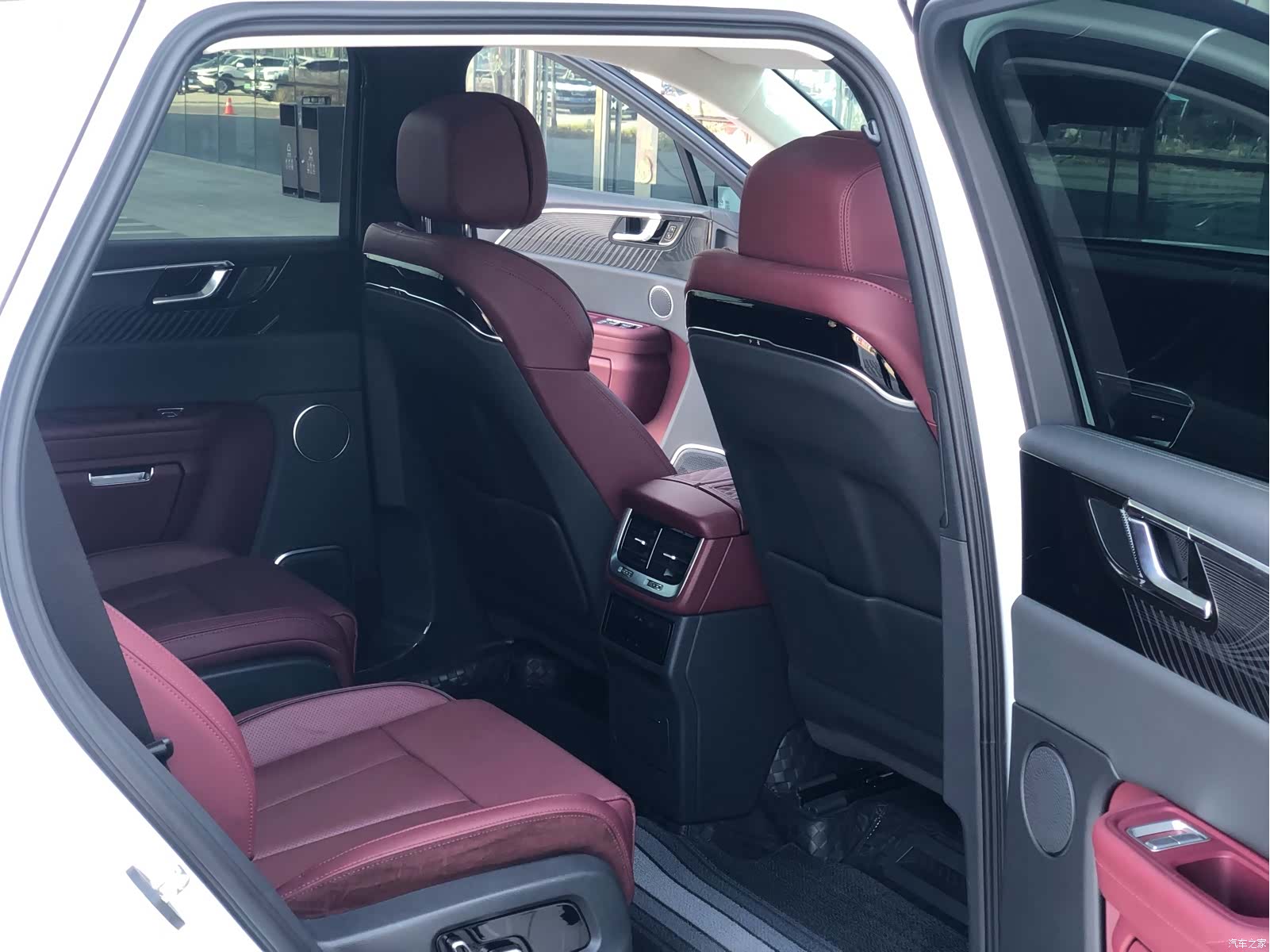 Hongqi E-HS9, 2023 13