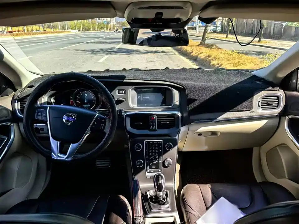 Volvo V40
