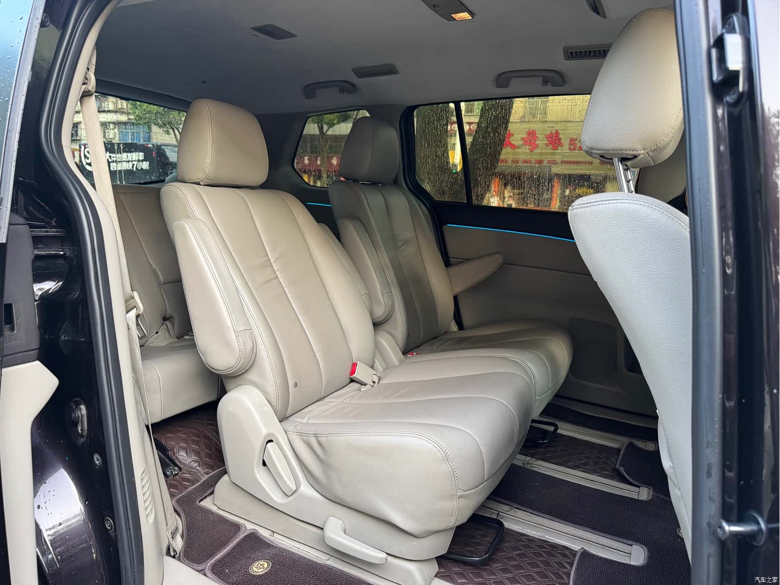 Mazda 8, 2015 8